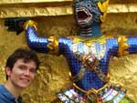 Leonardo Maya: &quot;Esses seres esto por todo o Grand Palace. S so superados por esttuas de budas.&quot;