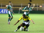 Duelos de volantes. Glaydson e Mrio Andr