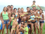 Ns fomos a Torres passar o carnaval 2010 estamos em cima do morro q fica na praia da Guarita.Quem somos da esquerda para a direita,Fernanda(verde),Jonas(bon),Valentim,Elaine(biquini azul),Isiane,Rafael(cabelo verde),Patricio(olho fechado),Lediane(blusa azul),Anderson(chapu),Lisi(cigarro),Elisiane(eu a ltima)Lizete(culos) e Shanan.Crianas Brenda,Rian(sunga),Natan(blusa verde) e Luan q esta na cacunda do Anderson