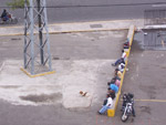 Cambistas aguardam em frente ao estdio pela chegada de torcedores