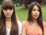 As atrizes Marcela Hoeppers e Andressa Girotto na praa Gustavo Langsh   