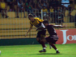 Com a desvantagem no placar, o Cricima partiu em busca do empate