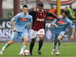Milan 1x1 Napoli – O aniversariante Ronaldinho Gacho teve boa atuao, mas o Milan ficou no empate com o Napoli
