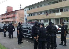 Policiais realizaram a operação na manhã desta sexta-feira, no bairro Abraão - Guto Kuerten