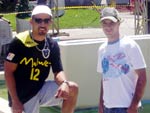 Ptio da prefeitura, eu Juliano e meu cunhado Beto.