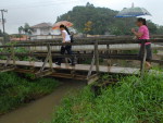 Ponte na rua Dos Aimores, no bairro Petrpolis