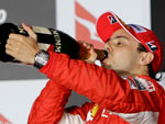 O ingls Jenson Button, da McLaren, venceu o GP da Austrlia de Frmula-1, disputado neste domingo em Melbourne. Robert Kubica, que chegou em segundo, e o brasileiro Felipe Massa, o terceiro, completaram o pdio.
