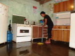 A chuva intensa que caiu por volta das 9h30min deste domingo, na zona sul de Porto Alegre, provocou alagamentos no bairro Restinga