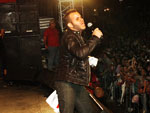 J com a noite caindo na Capital, Os Travessos subiram ao palco