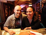 Andrea Sturino (d) e seu marido Mark no Arizona