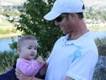 Samuel Wanderer com sua filha em Crowmwel, Nova Zelandia 