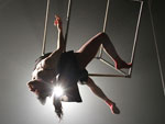 A artista circense Raquel Nicoletti em apresentao em Lisboa 