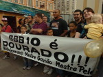 A famlia do finalista gacho do Big Brother Brasil 10 fez uma manifestao de apoio em frente ao Mercado Pblico em Porto Alegre
