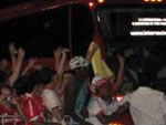A delegao colorada, com 22 jogadores, chegou s 20h10min ao Estdio Beira-Rio
