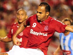 O perigo de gol vive mais perto da grande rea do Cerro