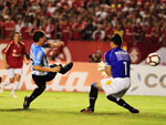 Gol do Inter! Walter cruza na rea e o zagueiro faz contra