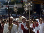 Encenao da morte de Cristo e bno encerram procisso em Caxias