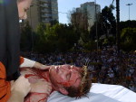 Encenao da morte de Cristo e bno encerram procisso em Caxias
