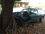 Um motorista derrapou na pista da Avenida Praia de Belas, em Porto Alegre, na manh deste domingo. O veculo se chocou contra uma rvore, mas o motorista no se feriu
