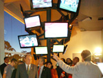 Para o evento, foi montado um lounge, em um ambiente aberto, com sete televises de LCD e msica eletrnica