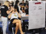 Folhetos do Hugo Beauty explicam como sero as maquiagens de cada desfile