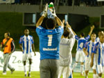 Z Carlos comemora com a torcida a liderana do Returno