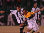 Roberto Firmino tenta escapar da marcao do Tigre