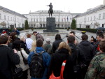 Poloneses, chocados com a notcia, fizeram peregrinao at a sede presidencial