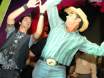 Ex-BBBs fazem a festa no aniversrio de Flvio Stffli Jnior, em Caxias do Sul  
