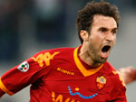 Lazio 1x2 Roma – Com dois gols de Mirko Vucinic, a Roma venceu de virada e assumiu a liderana do Campeonato Italiano