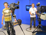 Douglas e Ezequiel, da Universidade Federal de Mato Grosso, nas cmeras do estdio do programa Rural Meio-Dia