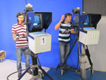 Os alunos Alberto e Jhonatan nas cmeras do estdio