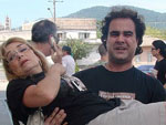 Mulher ferida por participantes da puxada.