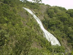 Em um domingo resolvemos ir at o ponto mais alto de Santa Catarina, O Morro da Igreja. Em um restaurante belssimo avistamos esta linda Cascata... Vu da Noiva. Alm de linda fica no ptio do restaurante. - Indiel da Silva do Nascimeno de Imbituba - SC -
