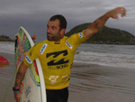 Neco Padaratz vence bateria brasuca no Billabong Pro SC