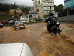 gua tomou conta no cruzamento do Sesc com o Senac em Florianpolis
