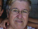 Irma Chivarria Rodrigues, 70 anos, est desaparecida desde o dia 1 deste ms. Foi  vista pela ltima vez na Estrada do Mar, na sada de Capo Novo. Ela tem mal de Alzheimer. Informaes: 3621-3077.