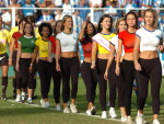 Desfile das musas antes do jogo. Que beleza!