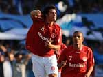 Giuliano festeja muito o gol inaugural