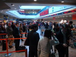 O movimento  intenso no terminal, principalmente nos balces de check-in. Ainda no h previso de retomada das operaes