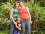 Minha me Fabiana(33 anos),meu irmo(5anos) e eu (16 anos).Aproveitamos um belo dia de sol para registrar me e filhos juntos