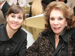 Minha me BEVERLY 80 anos, exemplo de fortaleza e coragem. Uma guerreira, com 8 filhos , netos e bisnetos. Ainda hoje atua na imprensa de Cricima como uma das mais tradicionais e benquistas colunistas. No flash com amiga a publicitria Neda Traldi
