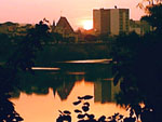Blumenau, pr do sol, ao fundo, Castelinho e Banco do Brasil.