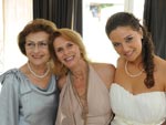Registro mais que especial em novembro de 2009, com minha mae e mae de minha mae... as 2 geracoes de lindas e maravilhosas mamaes...e uma quem sabe tambm futura mae, para aumentar ainda mais esse jardim... Amo muito tudo isso... mamae e vov estou longe, mais meu coracao est ai em Joiville com vcs! Parabns pelo seu dia