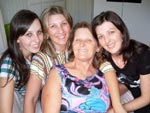 Nesta foto: minha me Amely e minhas irms, dina, Edilsa e eu Eliane. Me, voc  tudo de bom, s muito especial na nossa Vida, s a melhor me do mundo... Nosso POrto Seguro! Me te Amamos Muitooo