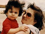 Bom, esta foto  muito antiga, do tempo que no existia mquina digital e o computador no tinha tanta importncia em nossas vidas... Se hoje estou com 25 anos, acredito que meu pai tenha tirado esta foto h uns 24/25 anos atras... Na foto, exclusividade pra mim e para pessoa mais importante da minha vida, minha querida me. Estvamos na praia do Cassino, na cidade de Rio Grande,RS. Me, te amo