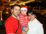 esta foto foi tirada no natal luz em gramado.esto na foto ana,clenio e nosso filho murilo