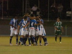 Jogadores do Ava comemoram o gol de Rafael Costa
