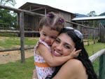 Grasiela Iris: Eu e minha filha Sofia de 1 ano e 9 meses passeando no zoologico de Pomerode.  