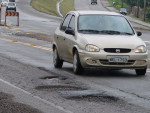 Chuvas provocou buracos na BR-101, em Tubaro, Sul de Santa Catarina